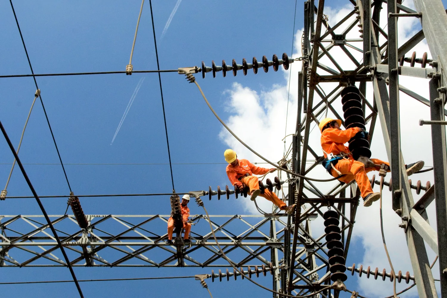 Công ty Điện lực Nam Định đẩy nhanh tiến độ dự án đường dây 500kV mạch 3